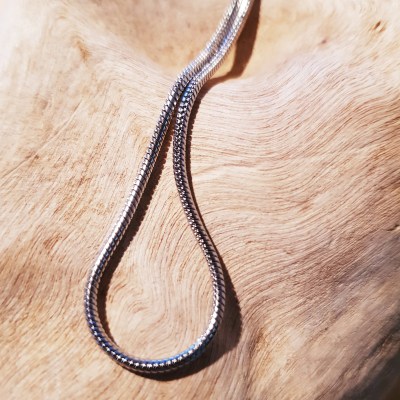 Halskette aus Edelstahl (Typ Schlangenkette)